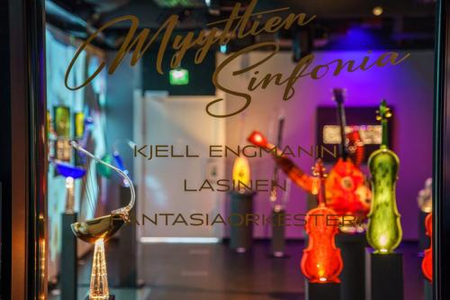 Musiikkimuseo Fame Myyttien sinfonia — Kjell Engmanin lasinen fantasiaorkesteri